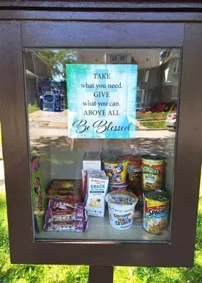 Blessing box with food