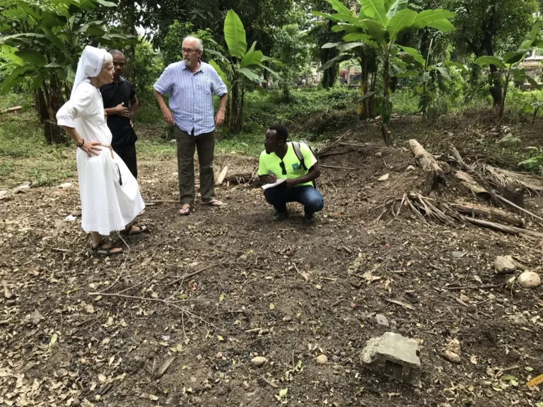 Sister meeting with contractors in Haiti's